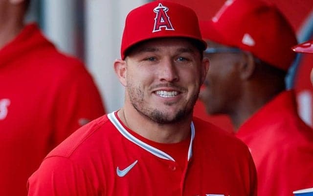 トラウトが美人妻らと幸せ一杯「最高のプレゼント」　670億円男のオフが反響「素敵なご家族」