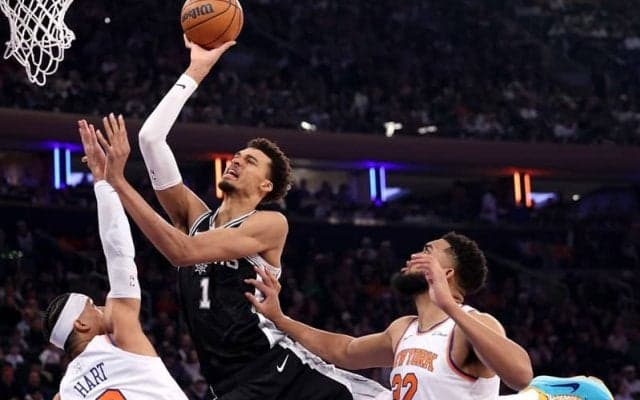 ウェンバンヤマが42得点18リバウンド4ブロックで衝撃のクリスマスゲームデビュー