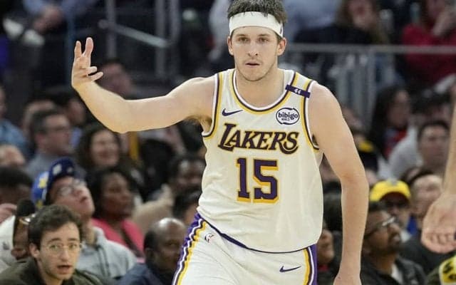 レイカーズのオースティン・リーブスがクリスマスゲームでNBA史上10人目のトリプルダブル