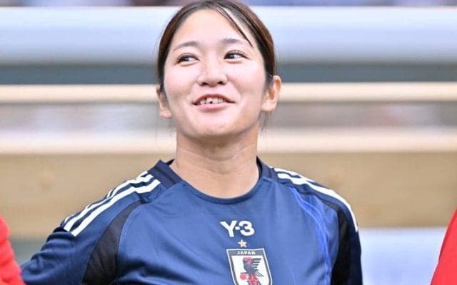 「綺麗」「美し過ぎる」なでしこDF遠藤優の“クリスマスショット”にジローラモも「可愛い」と反応！ ハート柄セーターに「雰囲気違うのすっごく可愛い」などの声