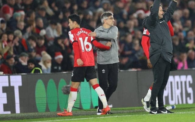 ユリッチ監督の初陣はウェストハムに惜敗、菅原由勢は先発で好機演出【プレミアリーグ】