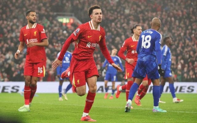 リバプールがレスターに3発逆転勝利で首位固め、遠藤航は終盤にクローザーで出場【プレミアリーグ】