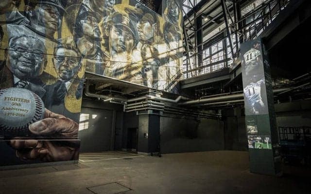 日本ハム、エスコンFにダルビッシュのモニュメント設置　直筆サインや写真掲載…初訪問を記念