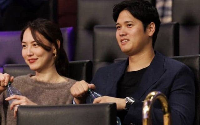 「最後まで凄い1年」真美子夫人の第一子妊娠報告に日米ファンも歓喜！　大谷翔平の幸せ投稿に祝福ムード「デコピンもお兄ちゃん」