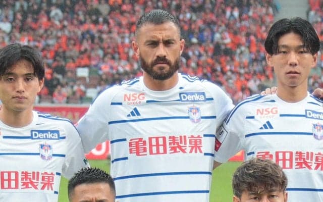 新潟が最終ライン支えるベテランDF舞行龍ジェームズと契約更新「今シーズン感じた悔しさをパワーに変えて」