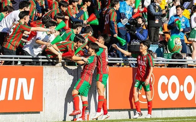 正智深谷が長崎総科大付との接戦制す！　10番・近藤七音の強烈ミドルが決勝点に【全国高校サッカー選手権大会】