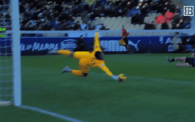 「ビッググレートセーブだ！」鈴木彩艶の“神の右腕ストップ”に現地実況が大絶叫！「素晴らしい」「パルマを救う」地元メディアも称賛