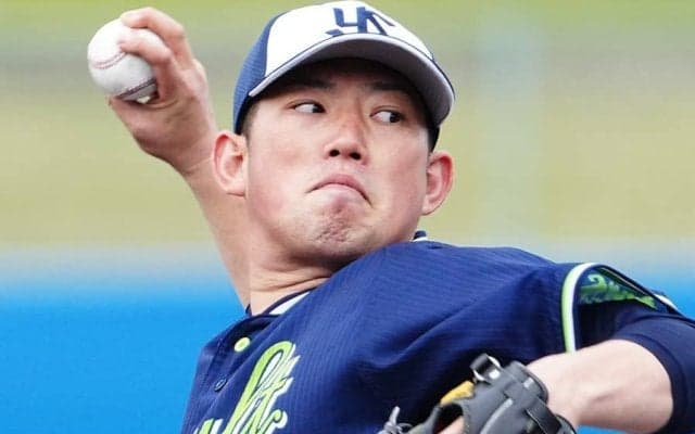 グリーンの“斬新ユニ”が「シュッと見えてカッコイイ」　着こなす燕27歳は「似合います」