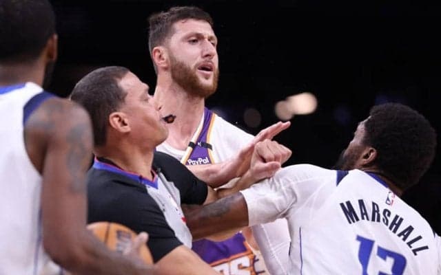 マブスとサンズの一戦で乱闘に発展…NBAが3選手へ無給の出場停止処分を科す