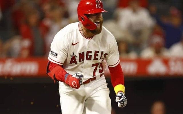 巨人の外野手争いが激烈すぎる　ドラ1も定位置保証なし　開幕の勝者は？