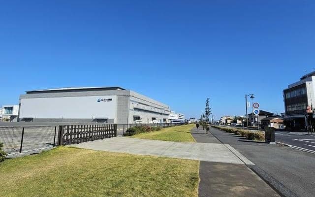 高崎競馬場の廃止からきょうで20年 その面影は一枚の道路看板に