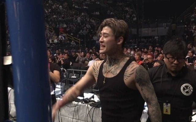 平本蓮がブチギレ！ 朝倉未来とのチーム対抗戦、判定結果に怒り露わ 会場設備を蹴り飛ばしながら退場