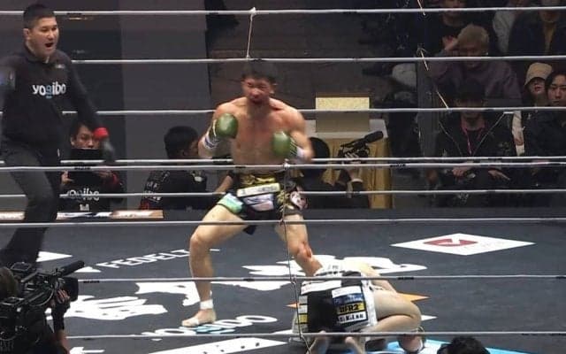 K-1王者、空手仕込みのヤバすぎる“伝家の宝刀”をグサッ…BD王者撃破 悶絶ダウンに騒然