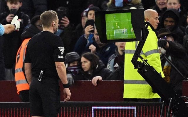 EFL杯準決勝でVARの運用が変更…VARアナウンスが試験導入