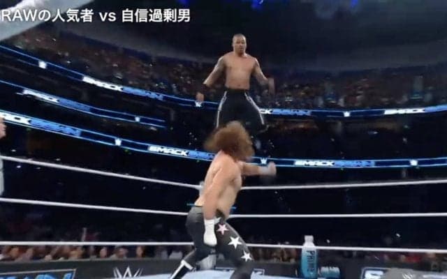 「これは痛い」空中技をラリアットで“迎撃”した瞬間…衝撃の“対空カウンター”にファン騒然「とてつもない音した」