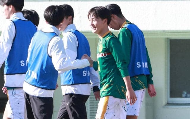 静学が前大会王者撃破の高川学園破って8強入り！　加藤佑基の鮮やか突破弾に篠塚怜音が3戦連発【全国高校サッカー選手権大会】