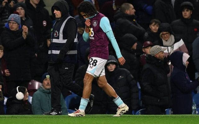 元ユナイテッドMFが相手の腹部踏みつけの愚行退場…バーンリー指揮官パーカーも「我々を失望させた」と怒り隠さず