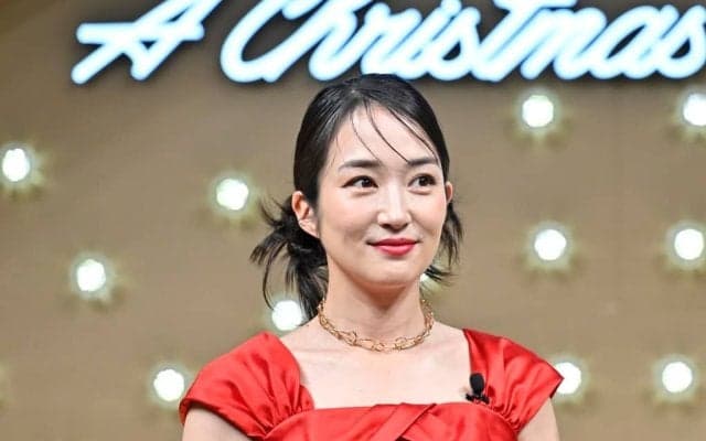 「なんかラブラブ」「いい夫婦」女優・高梨臨と槙野智章との「グラス持ち2ショット」が4万4千いいねの大反響！「臨ちゃん可愛い」「素敵なツーショット」の声