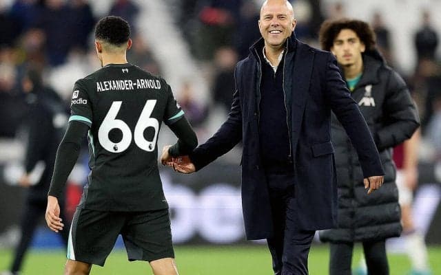 「我々のために全力を尽くしている」スロット監督、マドリー行き噂もTAAのコミットメントを信頼