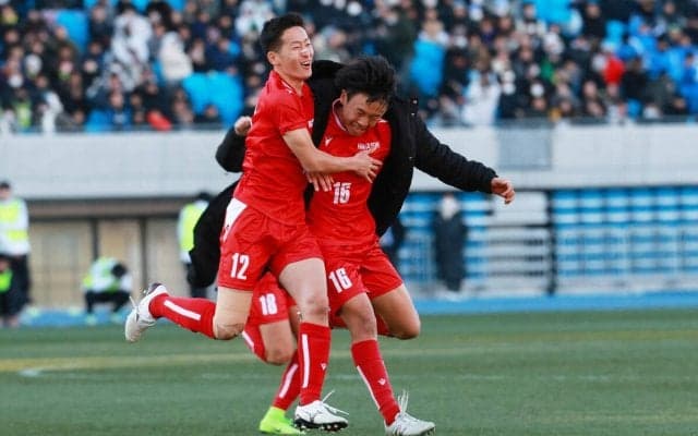 “赤い彗星”東福岡が国立返り咲き！ 静岡学園に劣勢も堅守で対抗、PK戦を制してベスト4へ【全国高校サッカー選手権大会】