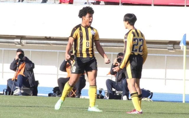 前橋育英が7大会ぶりベスト4！ オノノジュ慶吏の今大会4点目で逃げ切り堀越との激闘制す【全国高校サッカー選手権大会】