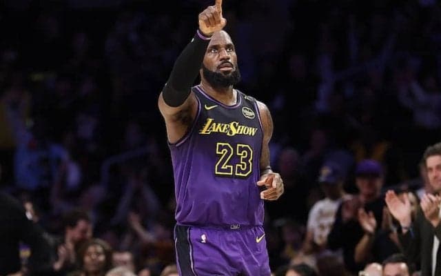 “キング”レブロンが30得点超え試合数で単独首位に…ジョーダン氏の記録を塗り替える