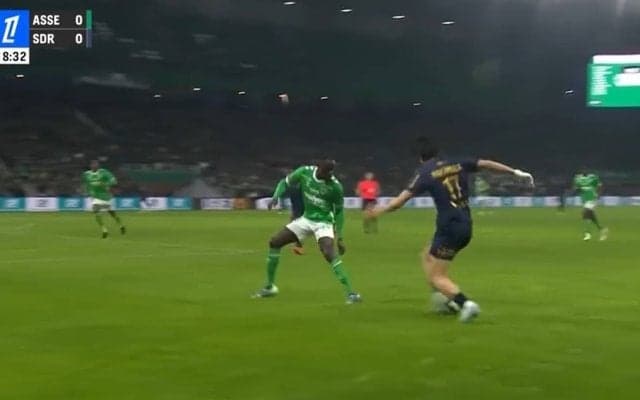 中村敬斗が「三笘った！」ビタ止めトラップ→高速シザースからの縦突破→完璧クロスで左サイドを完全翻弄した瞬間「切れ味凄まじい」