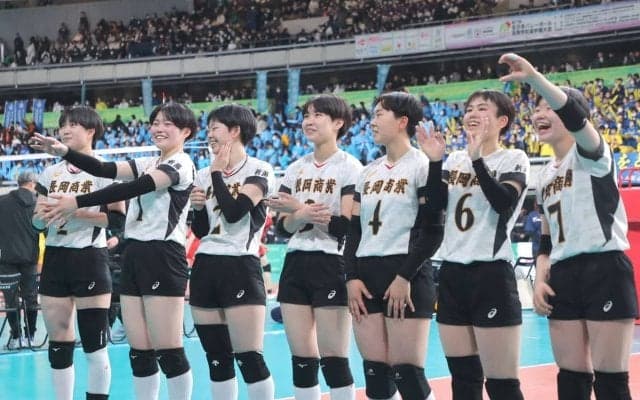 春高バレー　女子・長岡商、早朝練習の成果？　粘りの守備からマルチアタックで初戦突破