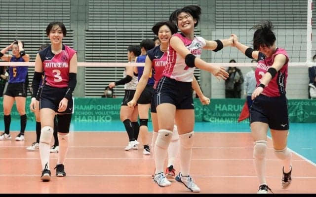 春高バレー　秋田令和が西彼杵に2－1で競り勝ち　強豪チームに「挑戦者として」気持ちで勝利