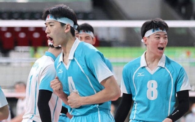 春高バレー　清風が2年連続の3回戦進出　セッターの藤本希槻は痛み止めの薬を飲んで強行出場