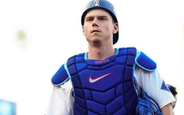 大谷同僚の美人妻が「ゴージャス!!」　キラキラ肩出しドレスに見惚れるファン続出