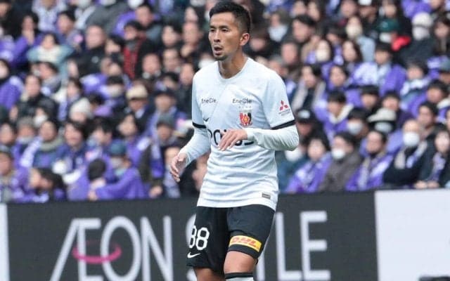 巻き返し誓う浦和が新体制発表！ 引退の興梠慎三が背負った「30」は前田直輝に決定、補強したマテウス・サヴィオは「8」、松本泰志は「6」