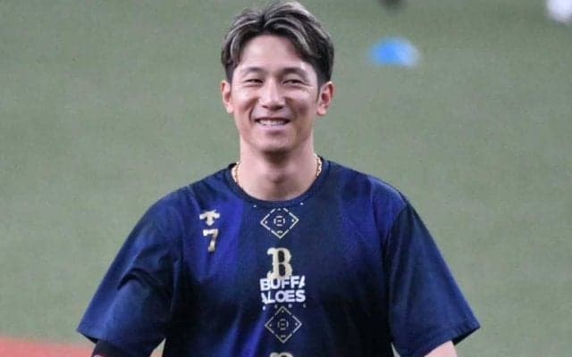 元アイドル美女との“共演”は「最高」　オリ天才が披露…まさかのポーズが「かわいさ全開」