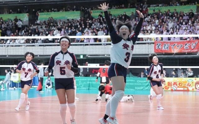 春高バレー　安来がベスト８進出　狭山ヶ丘にフルセットの逆転勝利