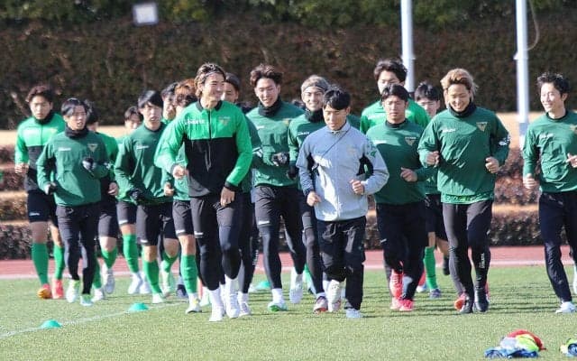 昨季16年ぶりJ1で6位躍進の東京Vが新体制発表！　新10番は完全移籍移行の木村勇大、平川怜は16番に