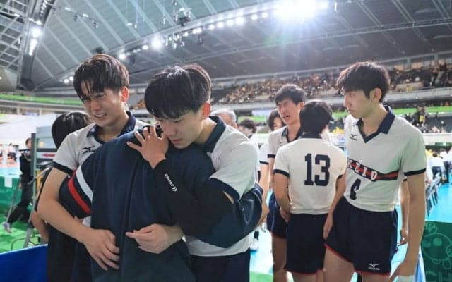 春高バレー　慶応はフルセットの末に敗れ3回戦敗退　渡辺監督「土壇場の勝負どころが決めれるか決められないか」