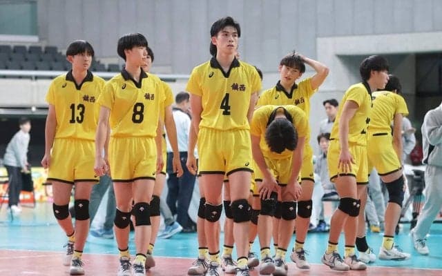 春高バレー　鎮西が準々決勝で敗退　１年生エースの一ノ瀬漣は号泣「最後の最後で良いプレーができなかった」