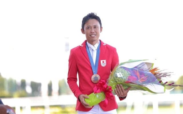 パリ五輪「銅」を獲得した初老ジャパンがJRA賞馬事文化賞を受賞