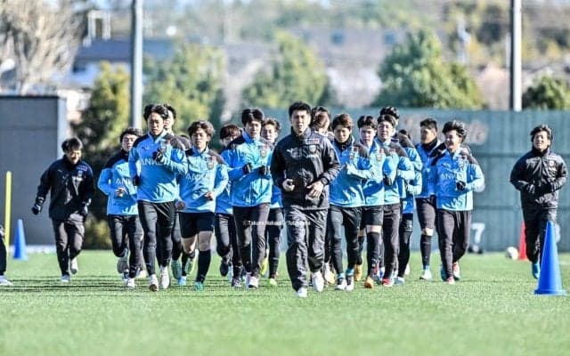 【長谷部新監督が着手するJ1川崎の新たなチーム作りとは(2)】始動2日間の練習メニュー＆ルールに見られた攻撃・守備の新構築……フィジカルコーチを置かず、居残りTRにも変化