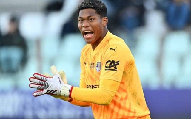 プレミア王者も鈴木彩艶をリストアップか　マンC関係者が視察済みと欧州報「セリエAで最も優れたGKの1人」