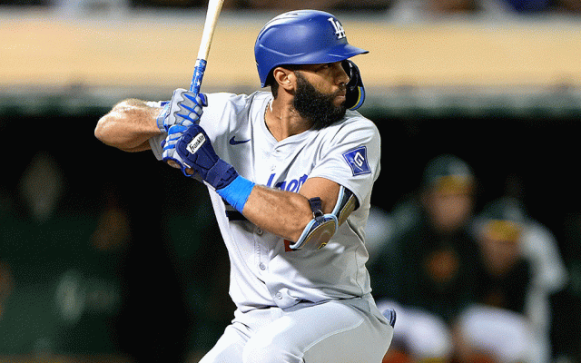 ド軍へ出戻りも2週間で“戦力外”　2年間で4球団目の激動…29歳の便利屋が得た3.2億円