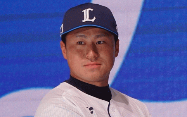 西武ドラ2の「体が厚すぎる」　スーツの上からでも…胸板＆二の腕が「マジでデカい」