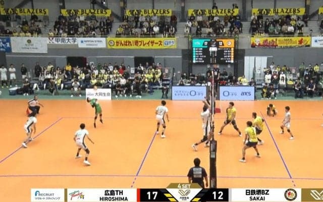 このレシーブはエグすぎる… リベロが魅せた\"超美技\"に驚愕 「これが高木だ」強烈スパイクを腕も使わずに見事なトス