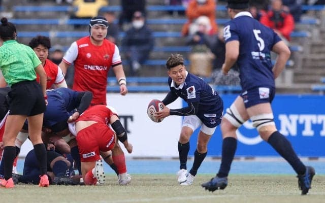 苦境の中でも前を向く。果物もボールも運ぶ、三股久典の真骨頂