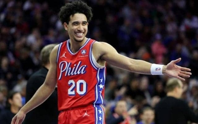 シクサーズ、新人王有力候補のジャレッド・マケインが左半月板の断裂により残り試合の欠場が決定