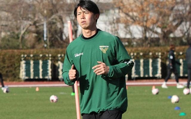 「ピッチの中で一番存在感あるぐらいの選手にならないといけない」磐田から覚悟を持って移籍の東京V・鈴木海音の決意