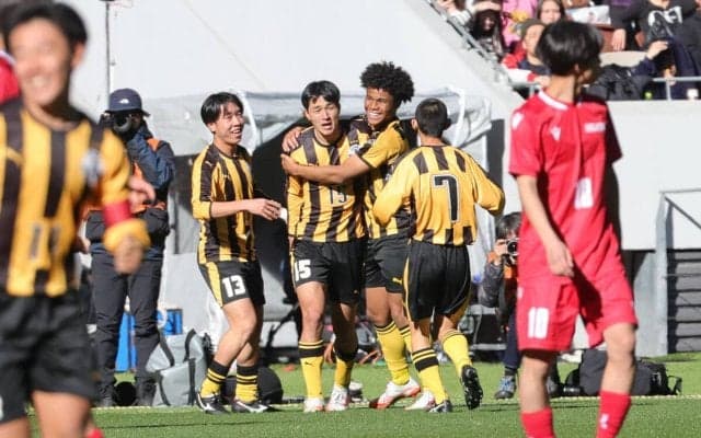 3発逆転の前橋育英が悲願の国立初勝利＆決勝進出！ “赤い彗星”東福岡の堅守破り7大会ぶり頂点へ【全国高校サッカー選手権大会】
