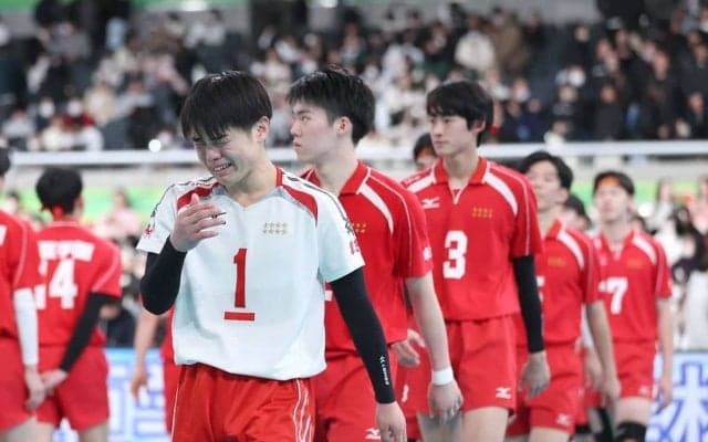 春高バレー　東亜学園、7年ぶり4強進出も東福岡にストレート負け　主将の菊池怜太「後輩たちがまたこのコートに戻ってきてくれると信じている」