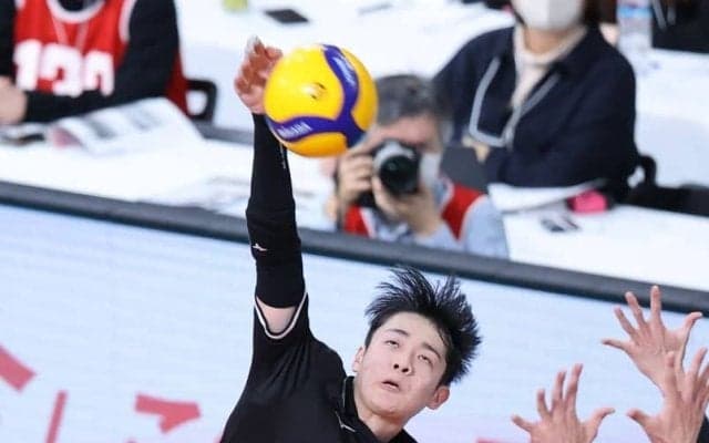 春高バレー　東福岡、猛攻で完勝　松下晃大チーム最多21得点　駿台学園との決勝へ藤元聡一監督「ドロドロな展開に持ち込んで、しのいで。チーム一丸で」