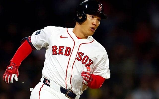 吉田正尚、外野手復帰へ　昨季はDH専念も…指揮官「健康なら守るはずだった」